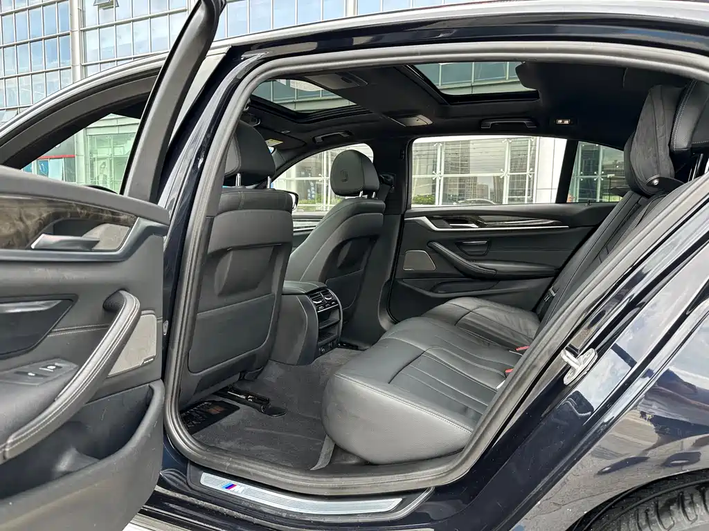 BMW 5 Series — миниатюра 24