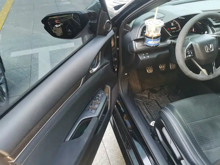 Honda Civic — миниатюра 7