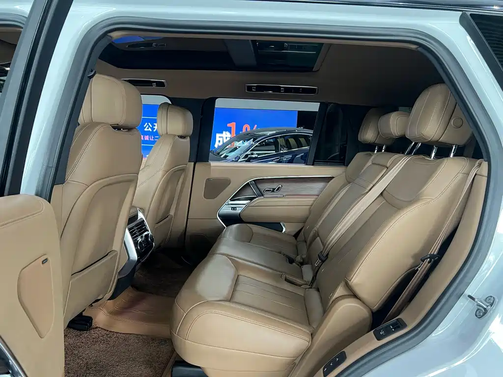 Land Rover Range Rover 2024 3.0 L6 400PS Long Wheelbase мест