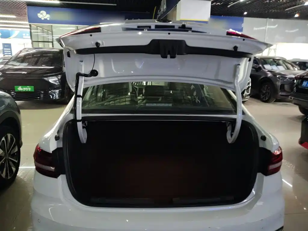 Volkswagen Lavida — миниатюра 19