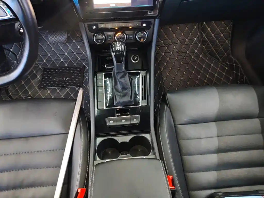 Skoda Superb — миниатюра 14