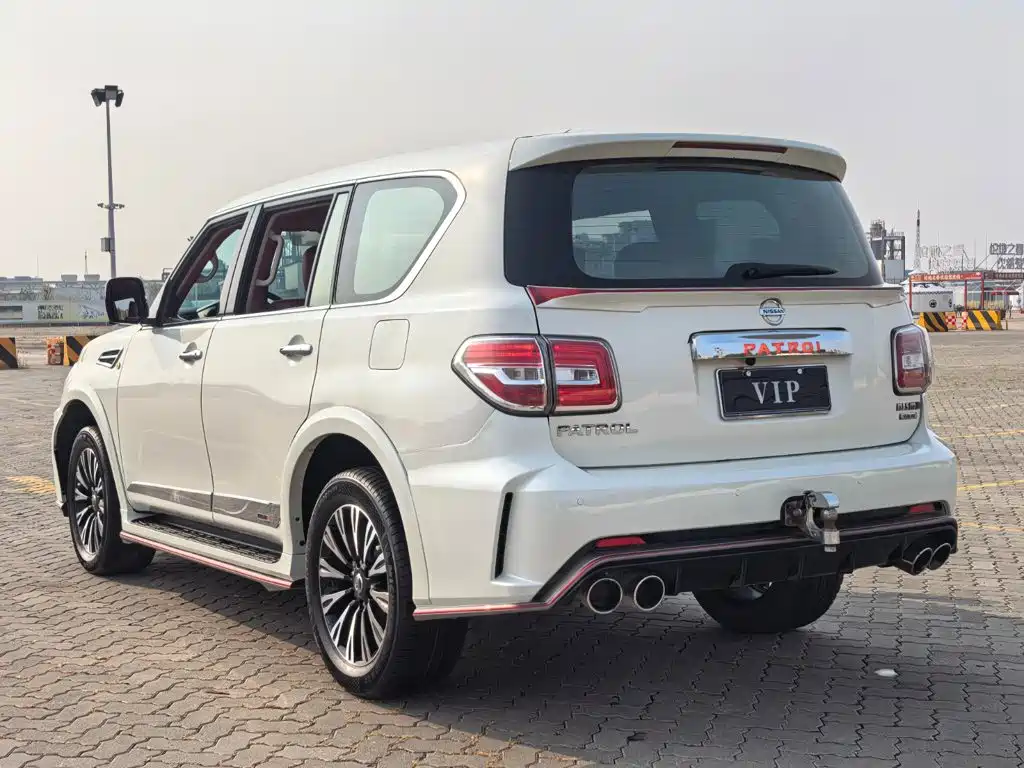Nissan Patrol — миниатюра 7