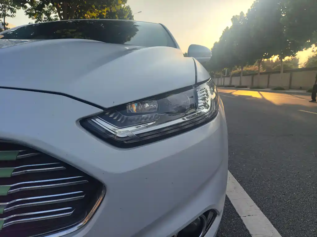 Ford Mondeo 2013 2.0L GTDi200 Luxury