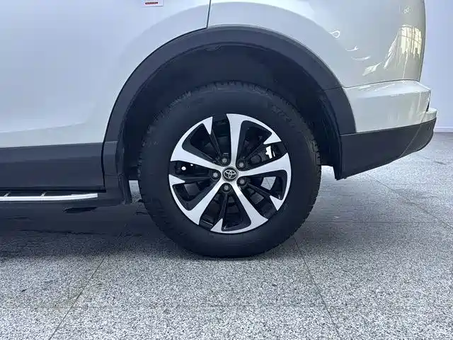 Toyota RAV4 — миниатюра 13