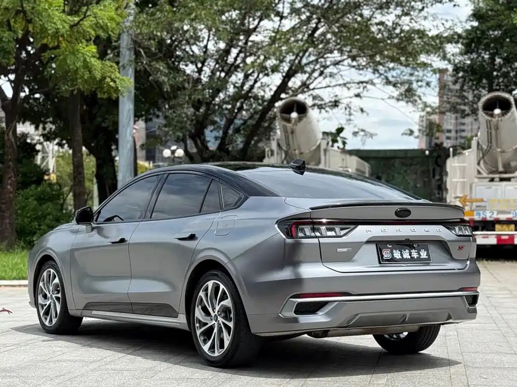 Ford Mondeo — миниатюра 7