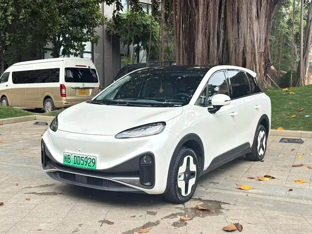 Arcfox S 2025