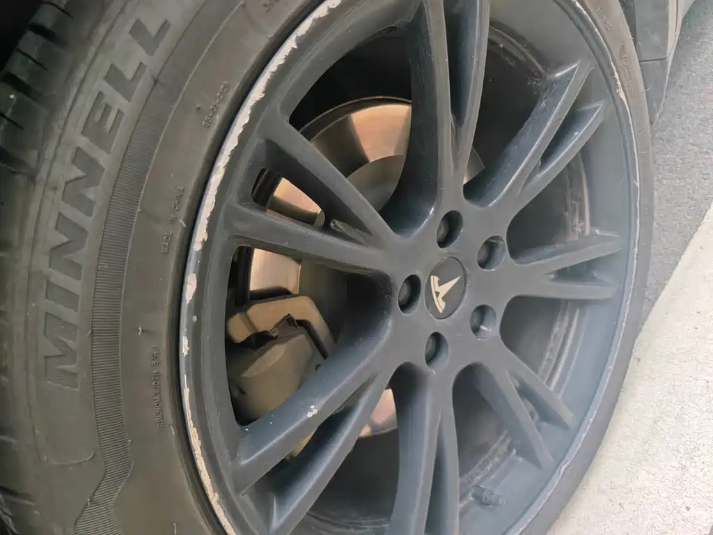 Tesla Model Y — миниатюра 15