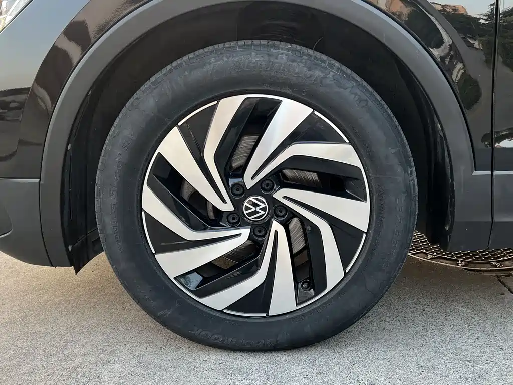 Volkswagen Tiguan L — миниатюра 4