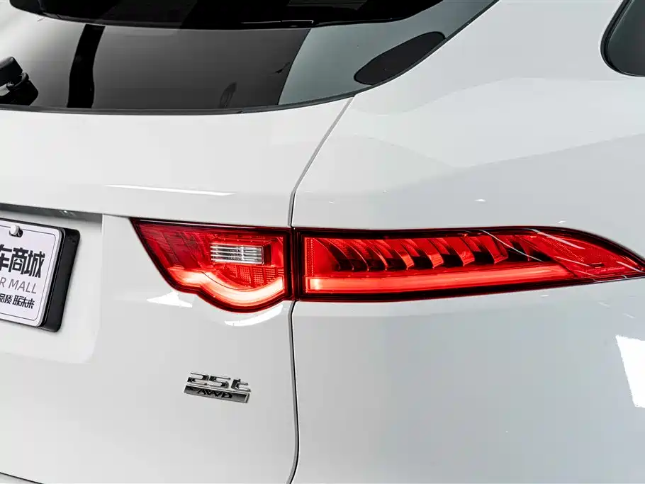 Jaguar F-PACE — миниатюра 8