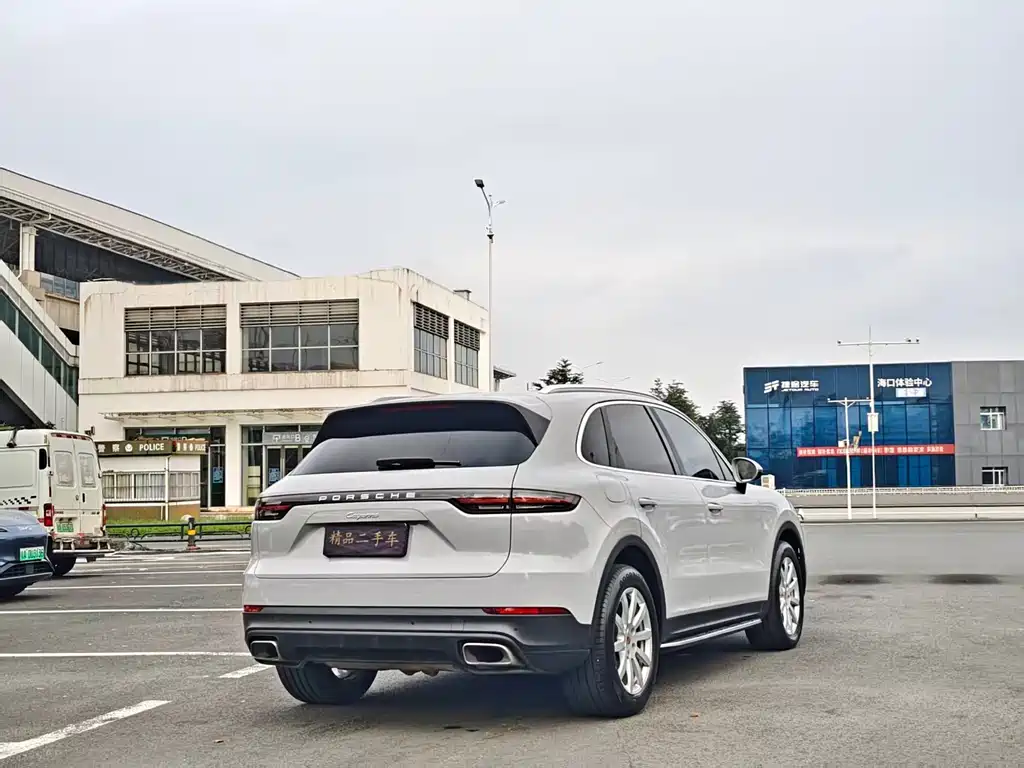 PORSCHE CAYENNE