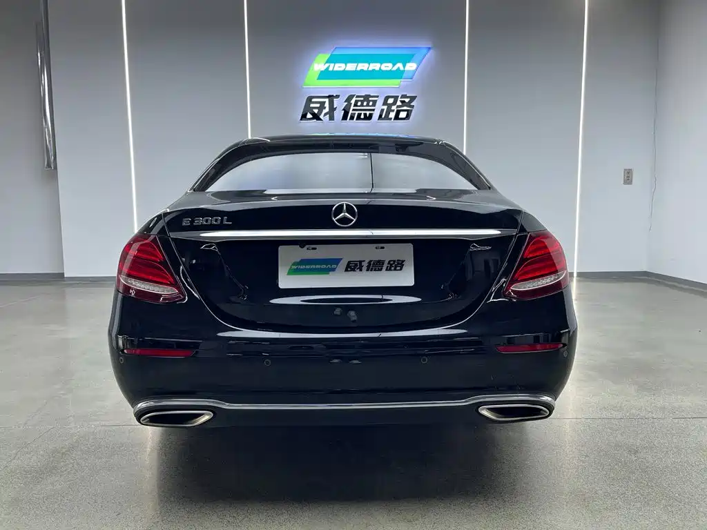 Mercedes-Benz E-Class — миниатюра 7
