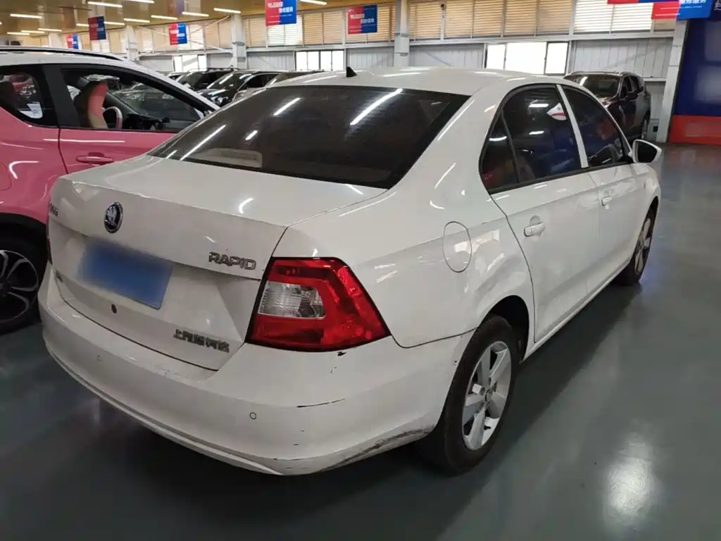 Skoda Rapid — миниатюра 7