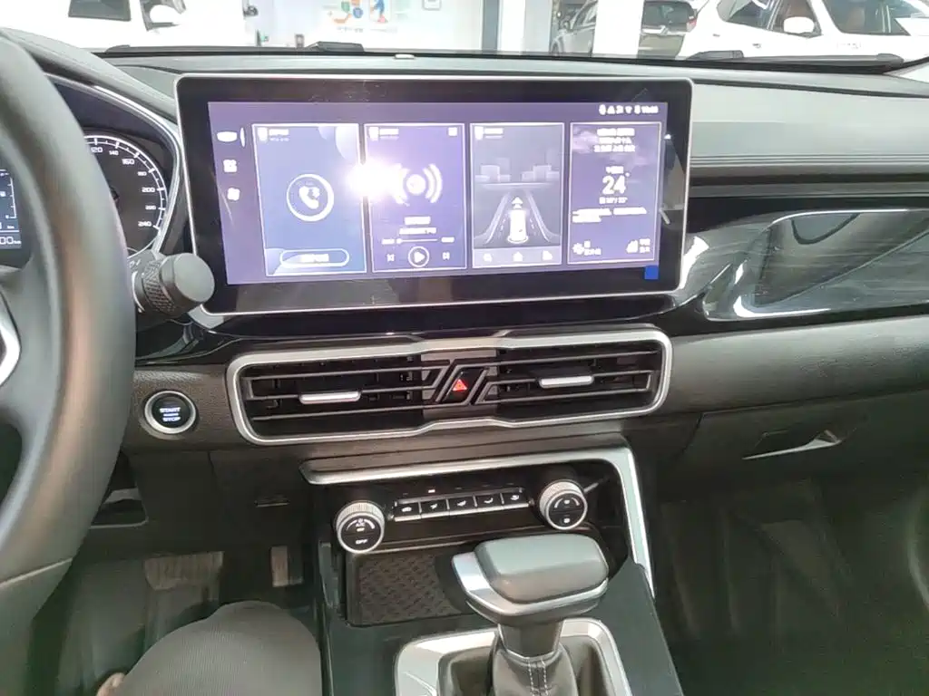 Geely Binyue — миниатюра 13