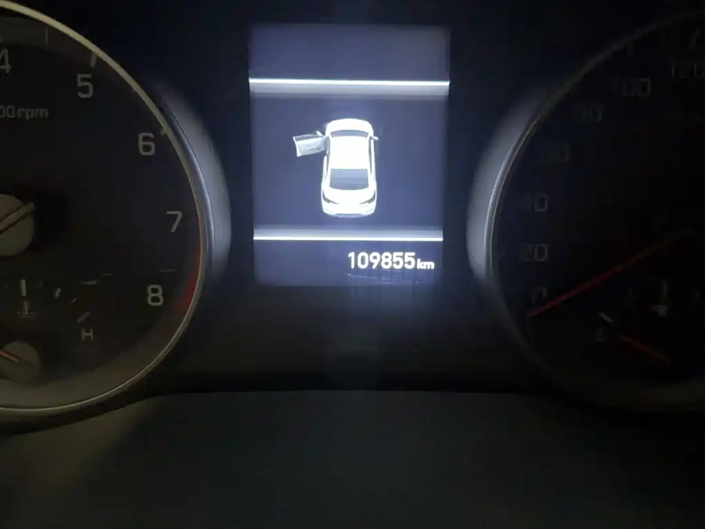 Hyundai Elantra — миниатюра 12