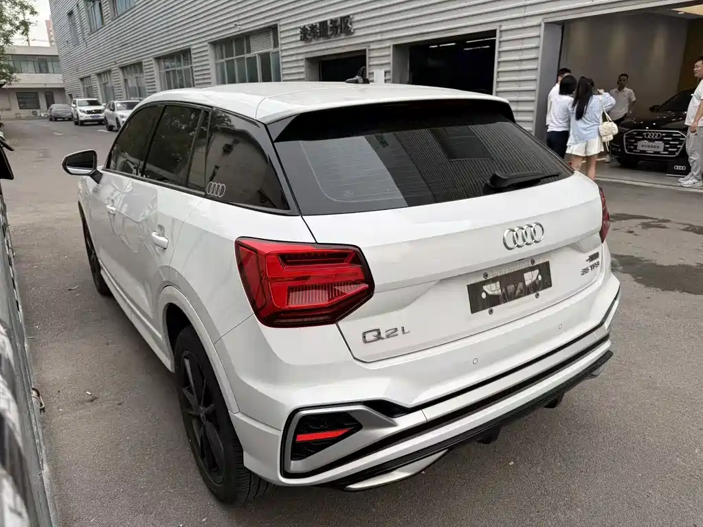 Audi Q2L — миниатюра 3