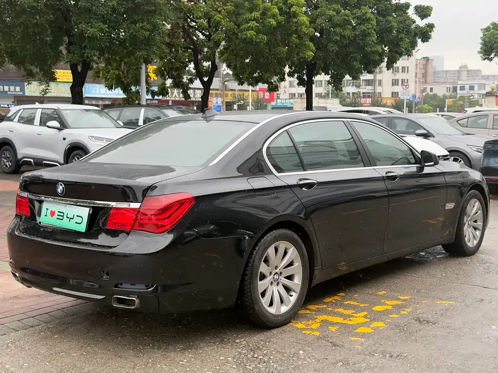 BMW 7 Series — миниатюра 12