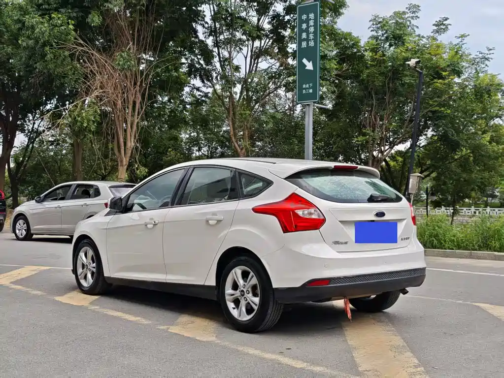 Ford Focus 2012 1.6L AT