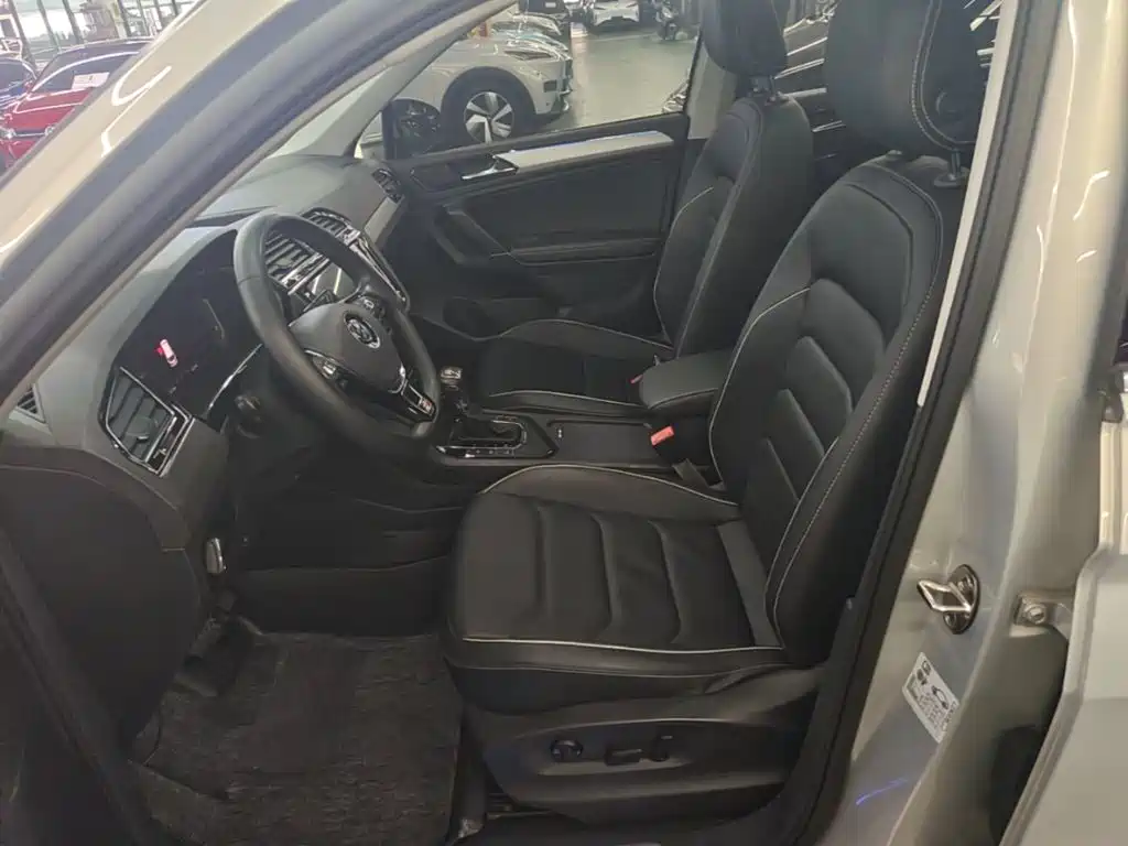 Volkswagen Tiguan L PHEV — миниатюра 11