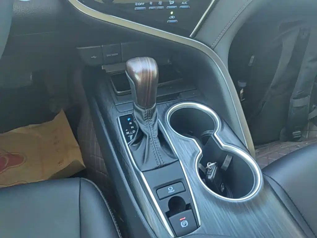 Toyota Camry — миниатюра 14