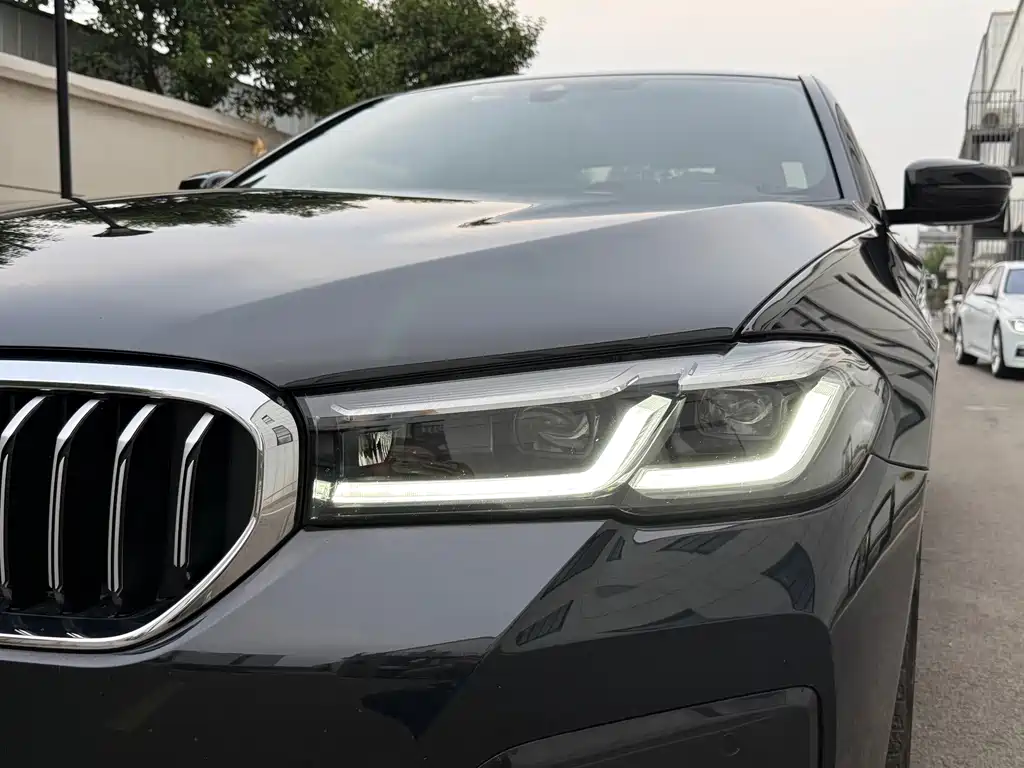 BMW 5 Series — миниатюра 5