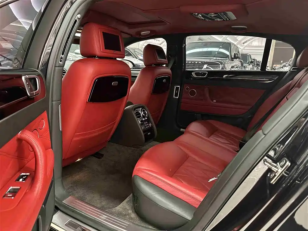 Bentley Flying Spur 2010 6.0T мест