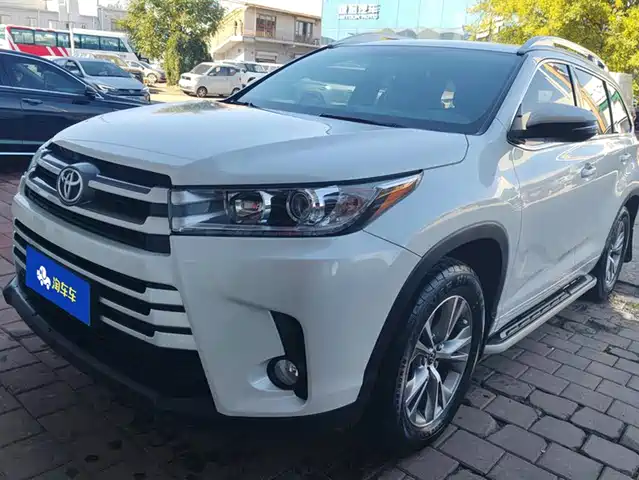 TOYOTA HIGHLANDER