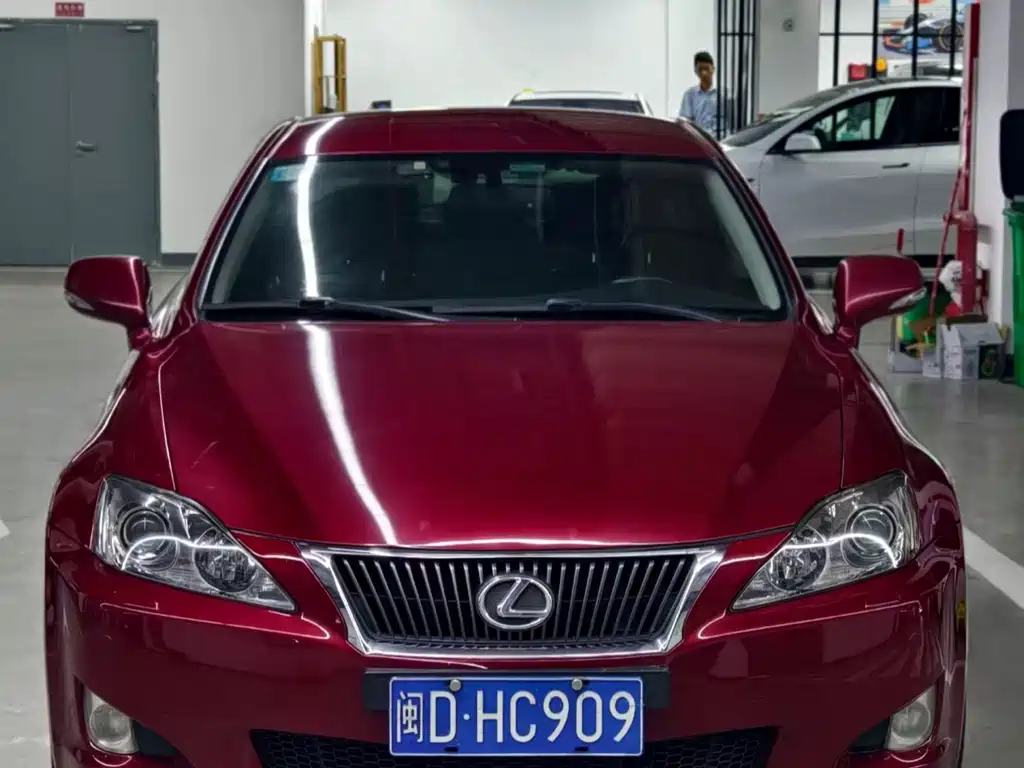 Lexus IS