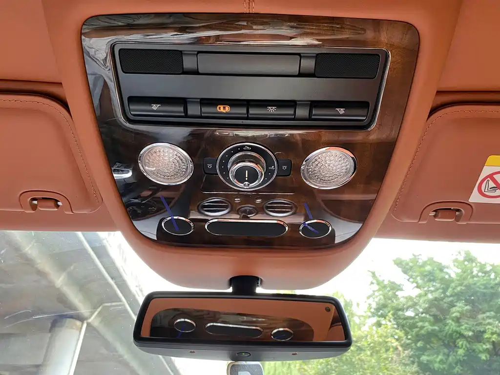 Bentley Flying Spur — миниатюра 24