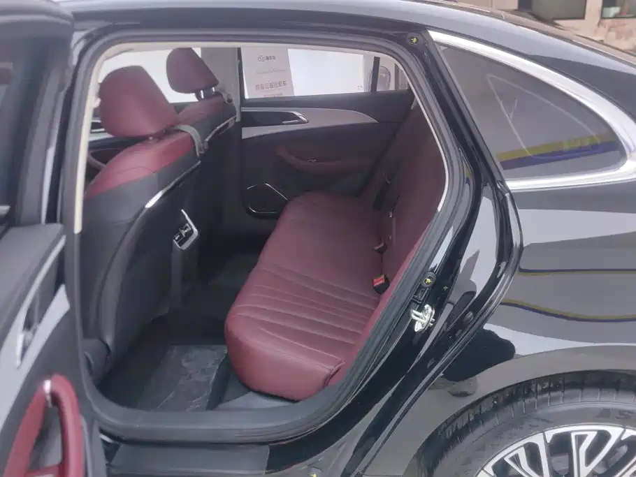 Hongqi Hongqi H5 — миниатюра 11