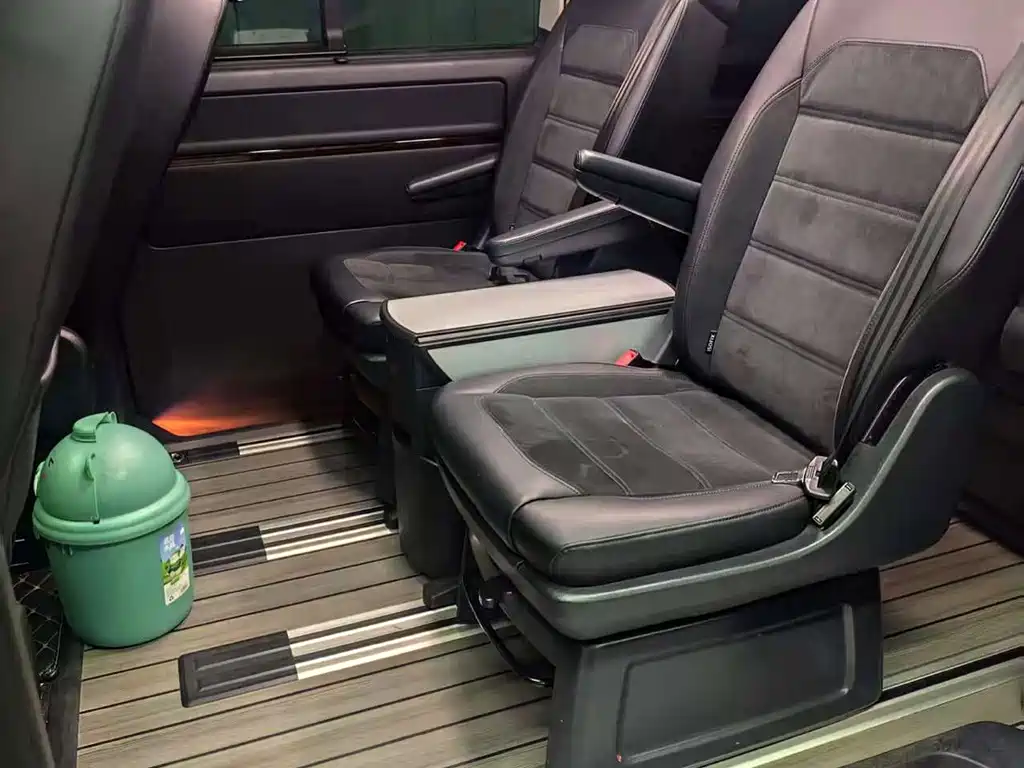 Volkswagen Multivan — миниатюра 7