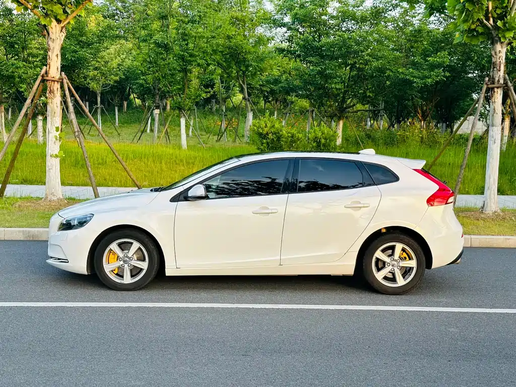 Volvo V40 — миниатюра 8