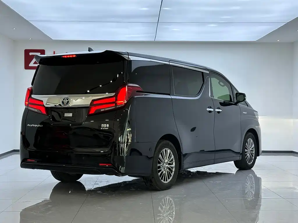 Toyota Alphard — миниатюра 13
