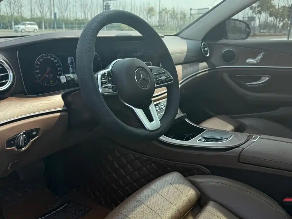 Mercedes-Benz E-Class — миниатюра 4