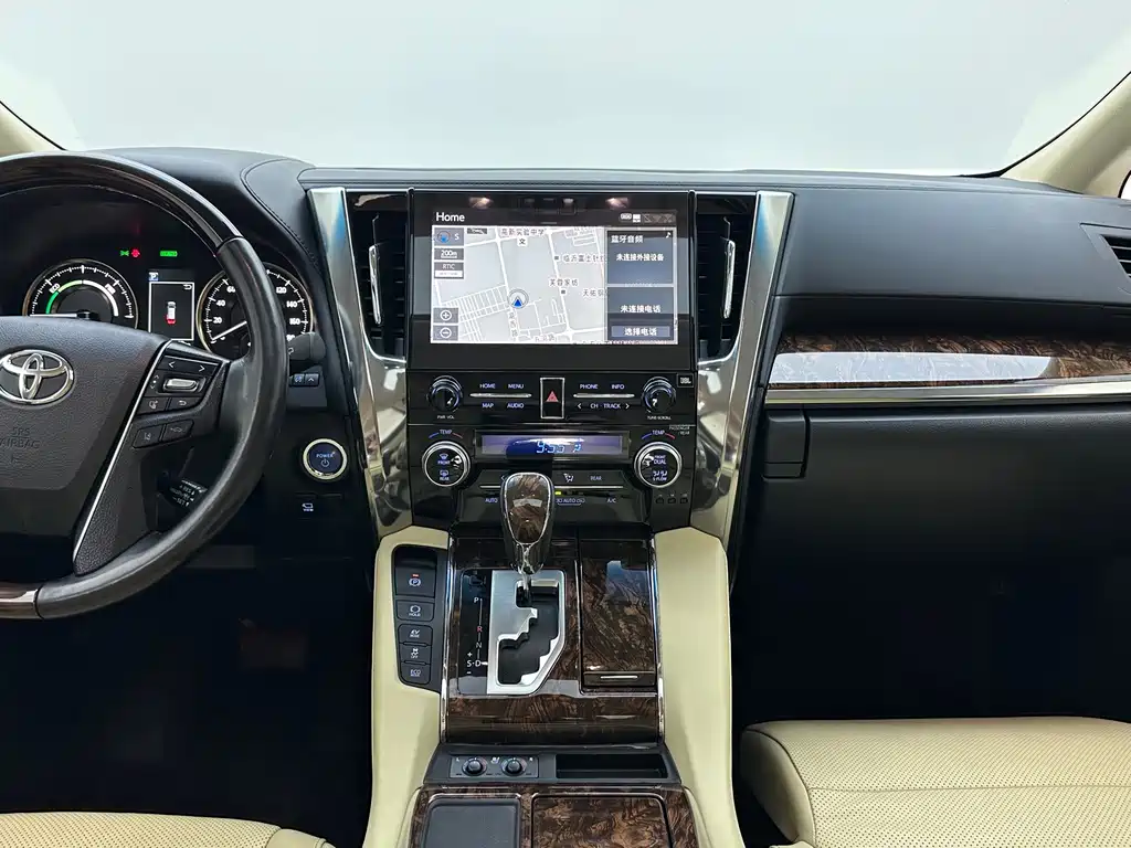 Toyota Alphard — миниатюра 8