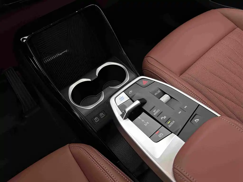 BMW iX1 — миниатюра 12