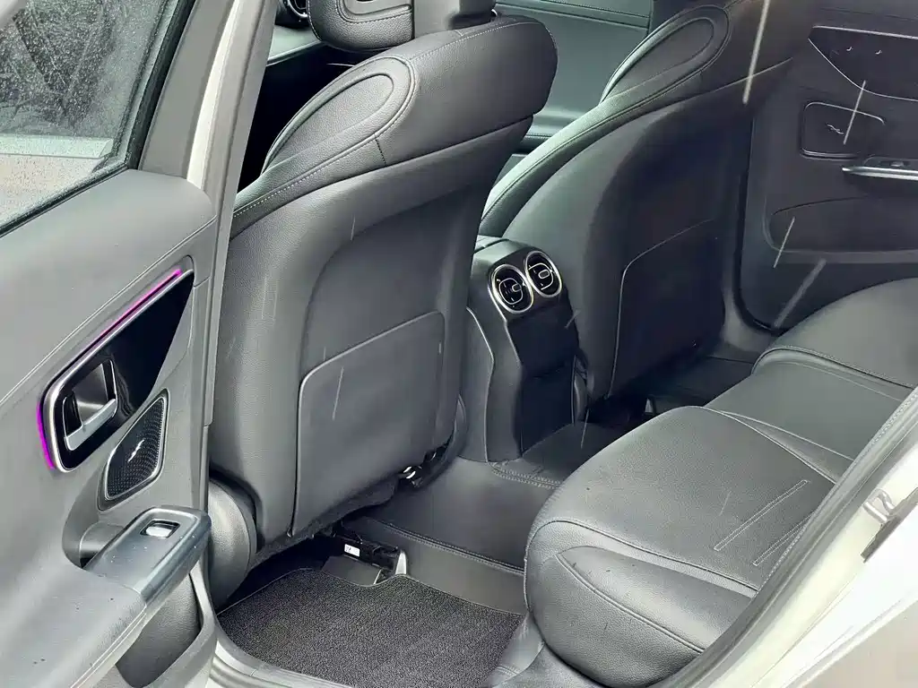 Mercedes-Benz C-Class — миниатюра 8