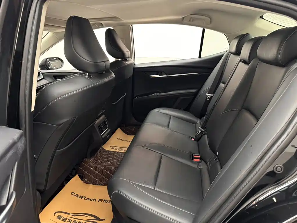 Toyota Camry — миниатюра 9