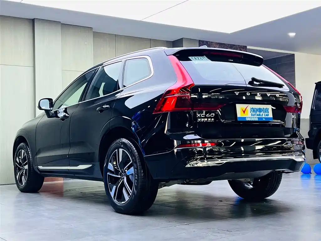 Volvo XC60 2026 B5 Luxury
