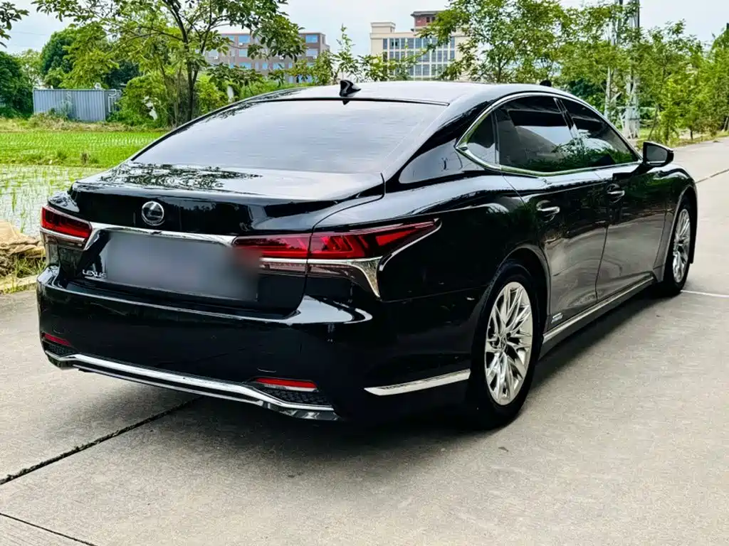 Lexus LS — миниатюра 24