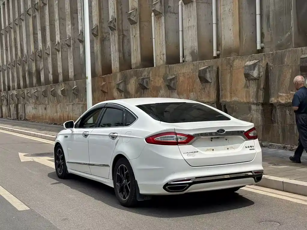 Ford Mondeo — миниатюра 6