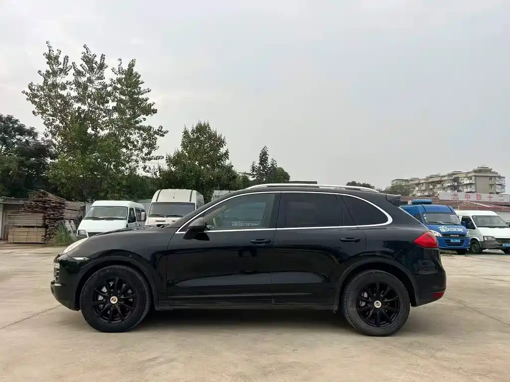 Porsche Cayenne — миниатюра 3