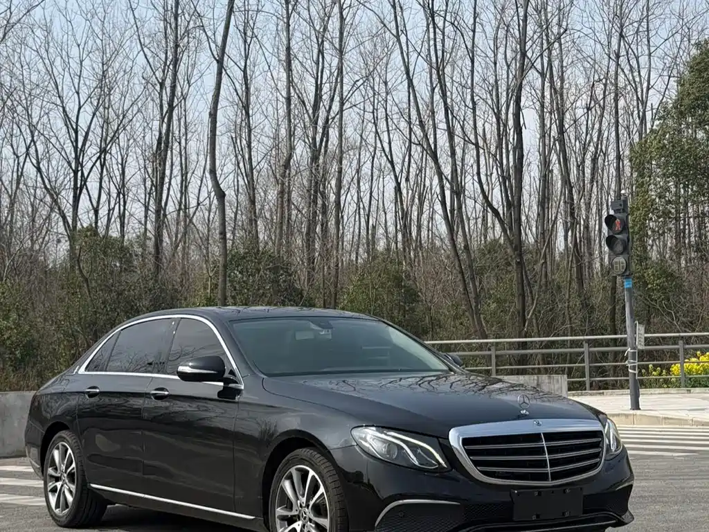 Mercedes-Benz E-Class — миниатюра 3