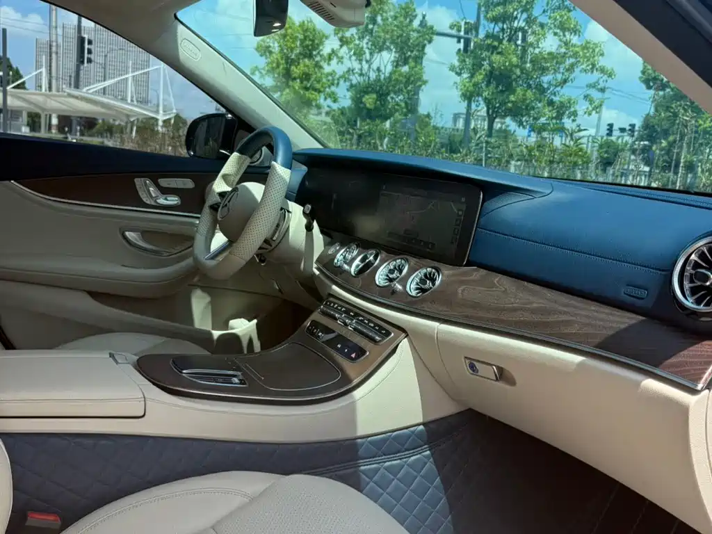 Mercedes-Benz E-Class — миниатюра 7