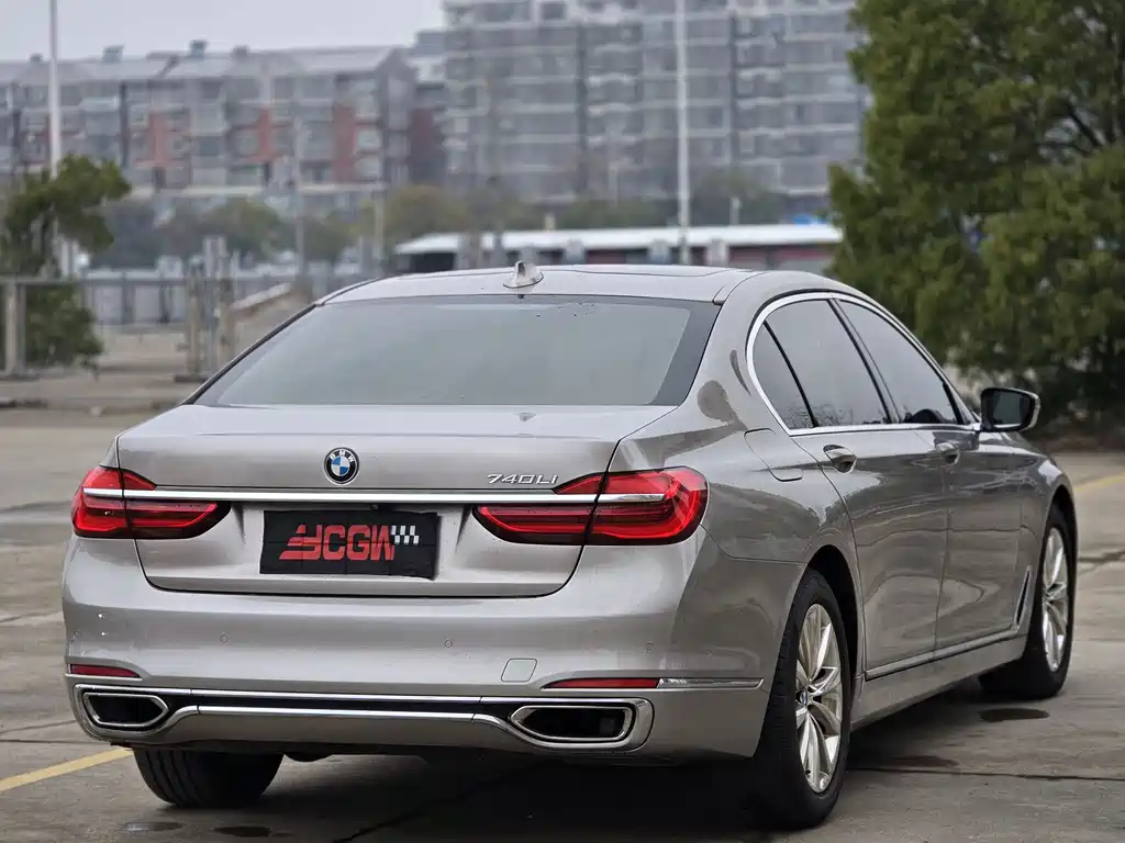 BMW 7 SERIES