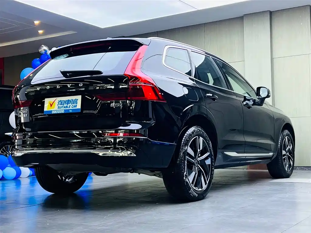 Volvo XC60 2026 B5 Luxury