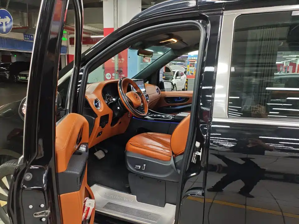 Mercedes-Benz Vito 2023 2.0T Elite 7 мест
