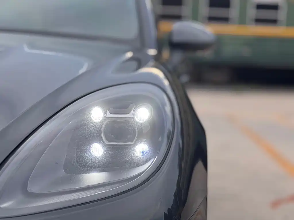 Porsche Macan — миниатюра 5