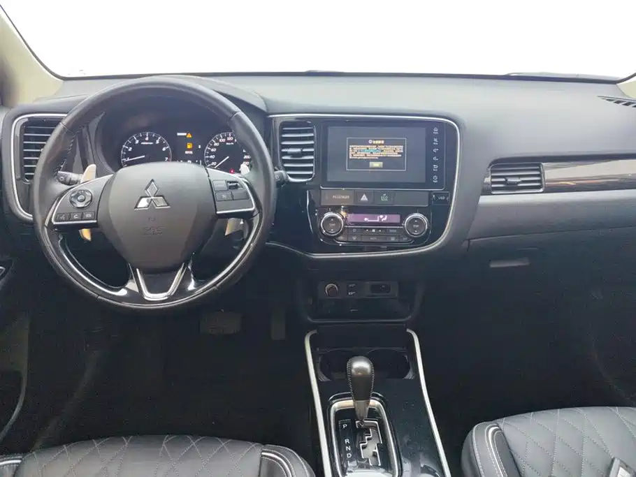 Mitsubishi Outlander — миниатюра 12
