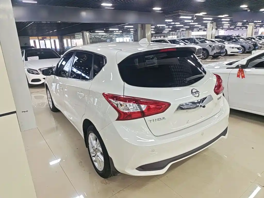 Nissan Tiida — миниатюра 5