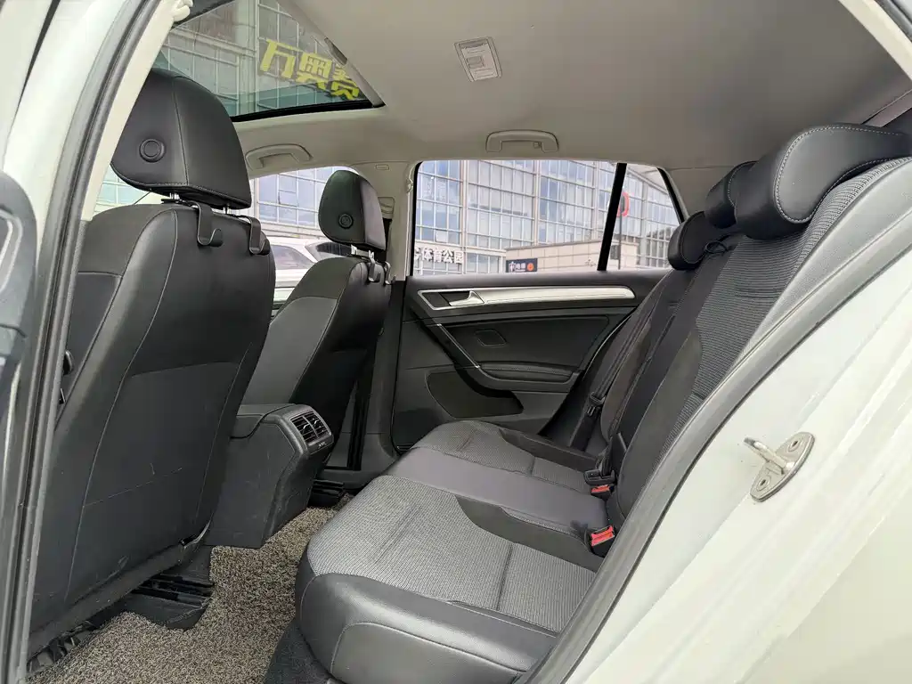 Volkswagen Golf — миниатюра 10